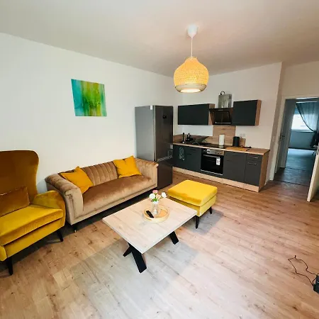 - 8 Bedrooms - 14 Beds - Fast Wifi - Kitchen *