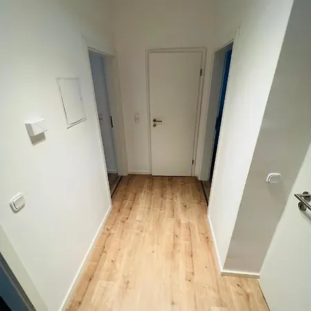 - 8 Bedrooms - 14 Beds - Fast Wifi - Kitchen Apartment Paderborn