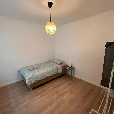 Apartment - 8 Bedrooms - 14 Beds - Fast Wifi - Kitchen