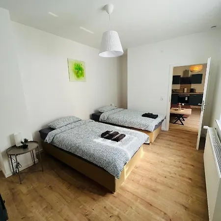 - 8 Bedrooms - 14 Beds - Fast Wifi - Kitchen Paderborn