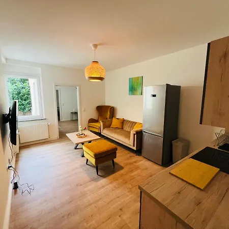 - 8 Bedrooms - 14 Beds - Fast Wifi - Kitchen