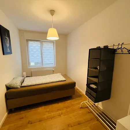 Apartment - 8 Bedrooms - 14 Beds - Fast Wifi - Kitchen