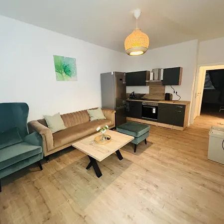 - 8 Bedrooms - 14 Beds - Fast Wifi - Kitchen Paderborn
