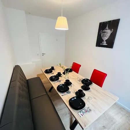 - 8 Bedrooms - 14 Beds - Fast Wifi - Kitchen * Paderborn