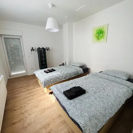 - 8 Bedrooms - 14 Beds - Fast Wifi - Kitchen Paderborn