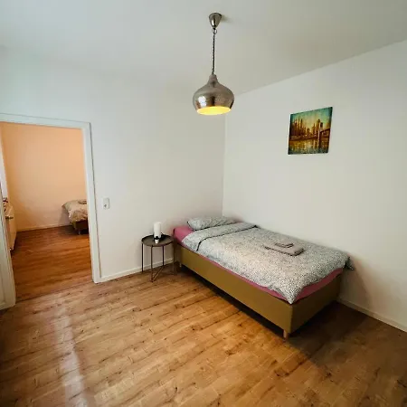 - 8 Bedrooms - 14 Beds - Fast Wifi - Kitchen * Paderborn
