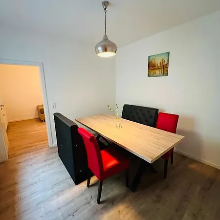 - 8 Bedrooms - 14 Beds - Fast Wifi - Kitchen Paderborn