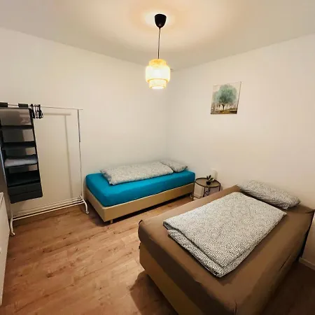 - 8 Bedrooms - 14 Beds - Fast Wifi - Kitchen Apartment